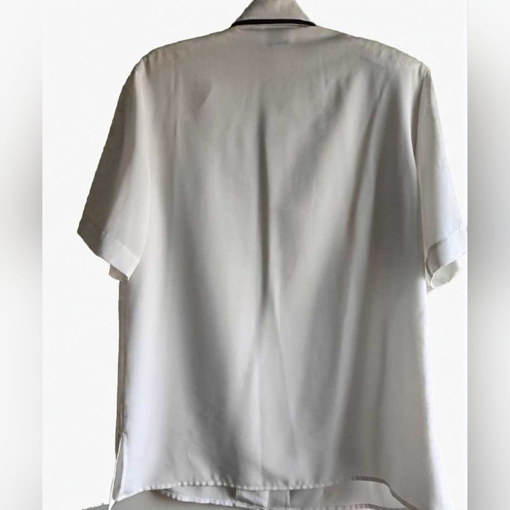 M🩷Vintage Designer Style White Button Down Shirt with Black Accents - Picture 4 of 7